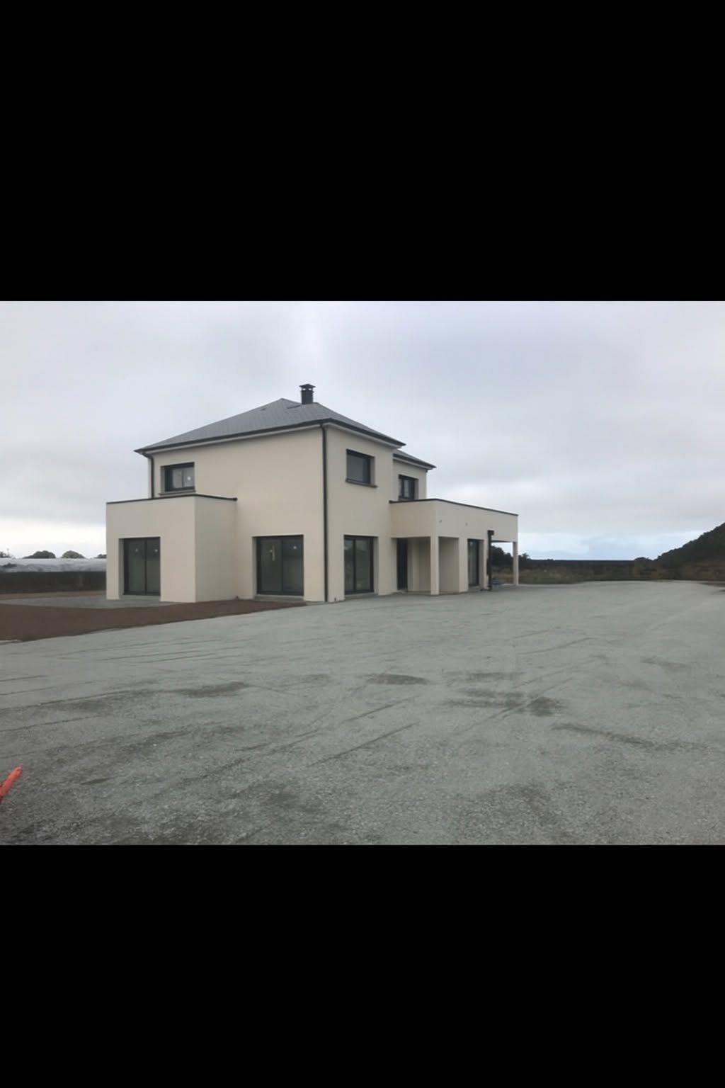 Maison neuve avec terrasse béton - LAMY Maçonnerie